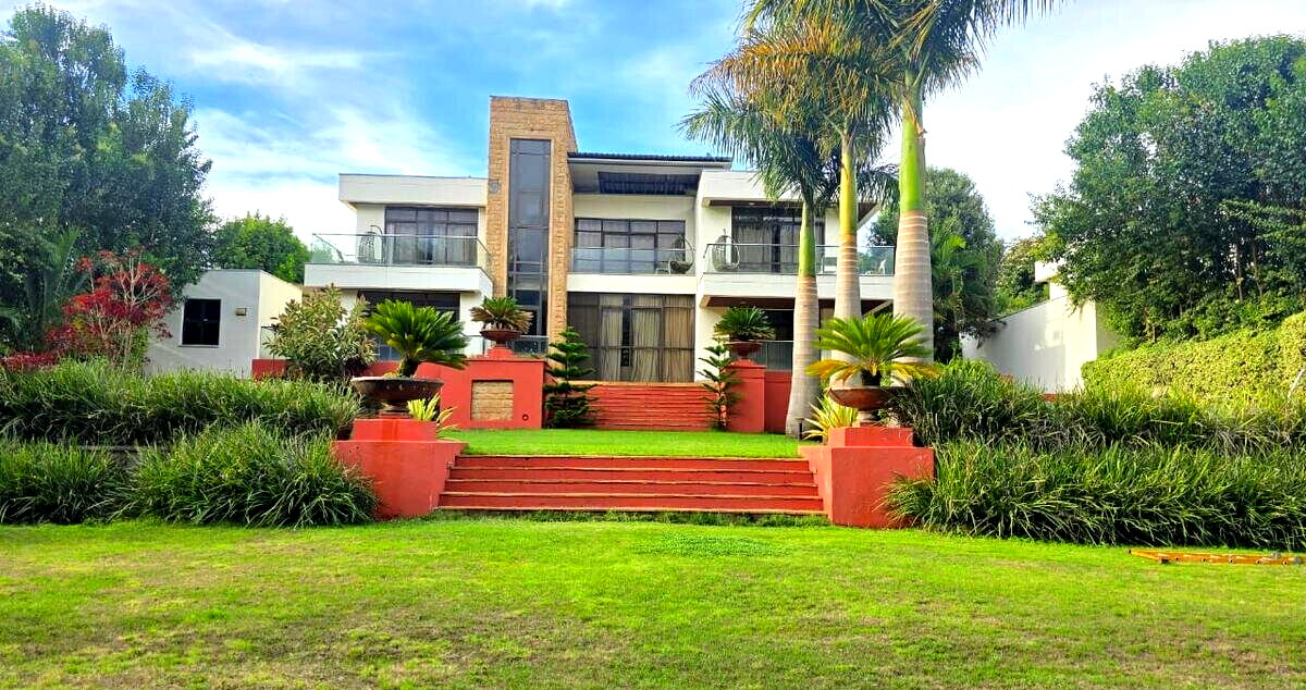 5BR Townhouse with Garden