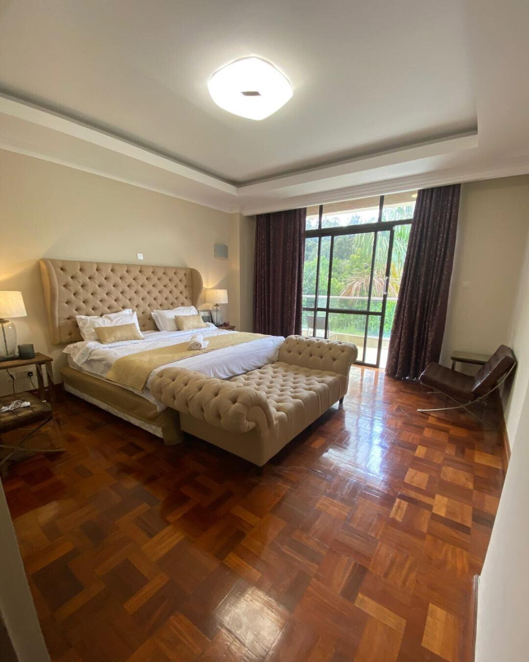 5BR Townhouse with Garden