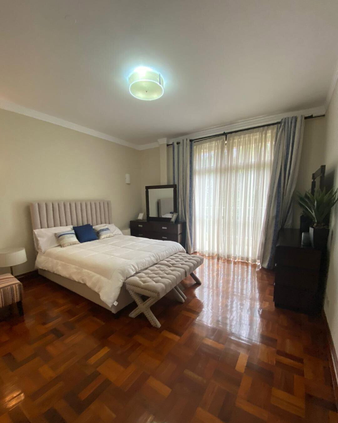5BR Townhouse with Garden