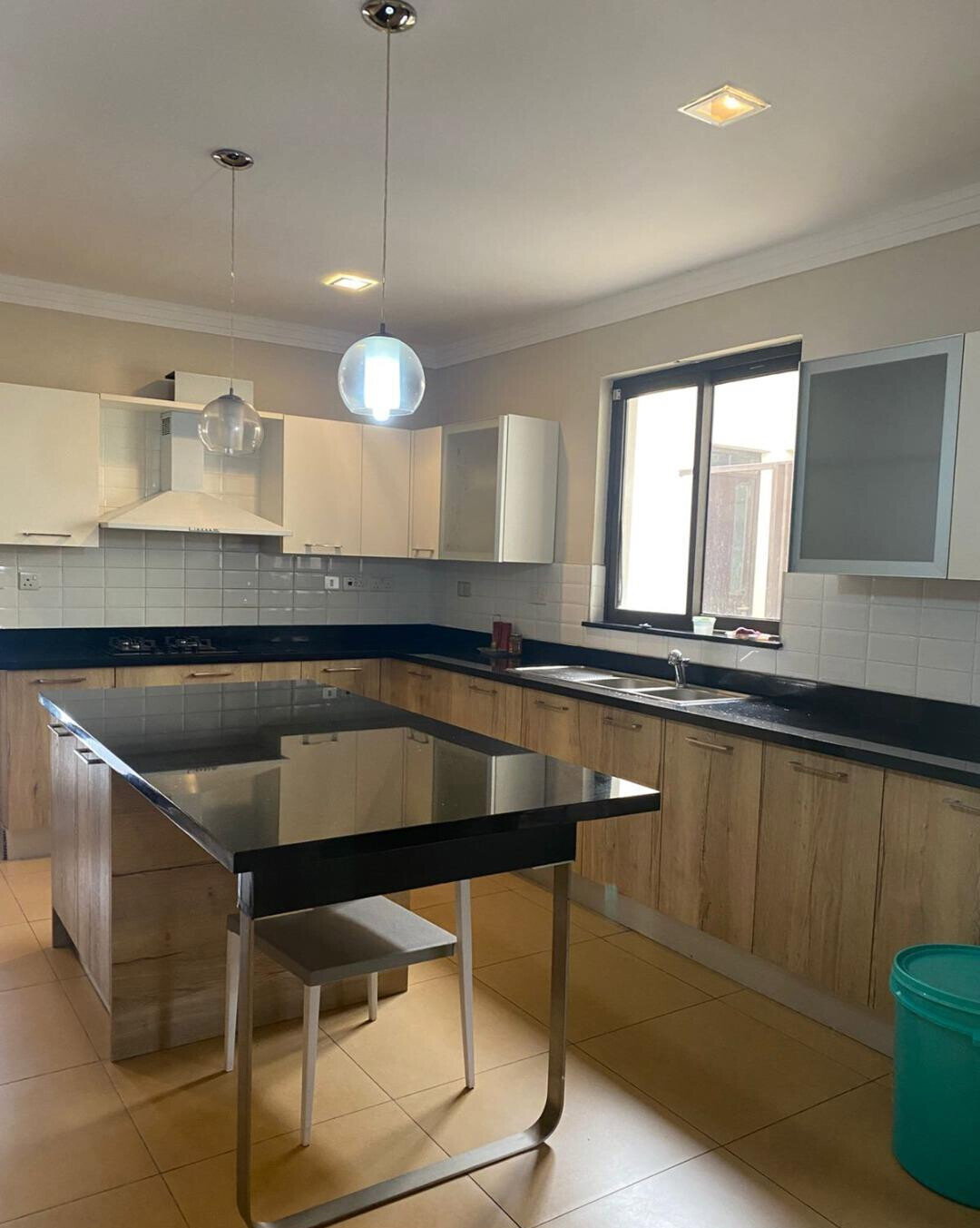 5BR Townhouse with Garden
