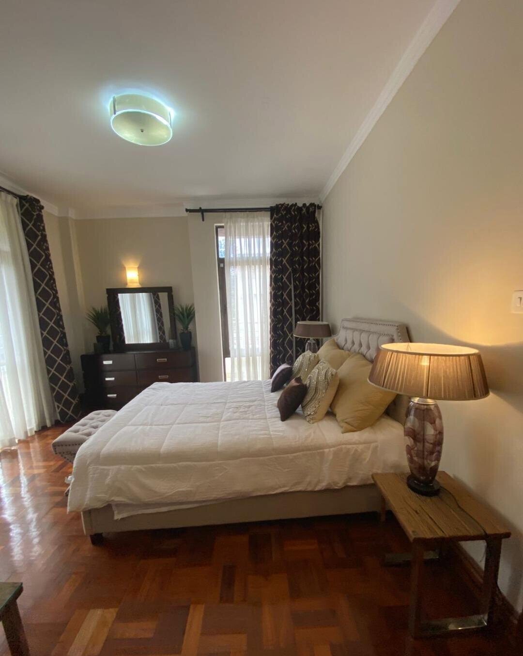 5BR Townhouse with Garden