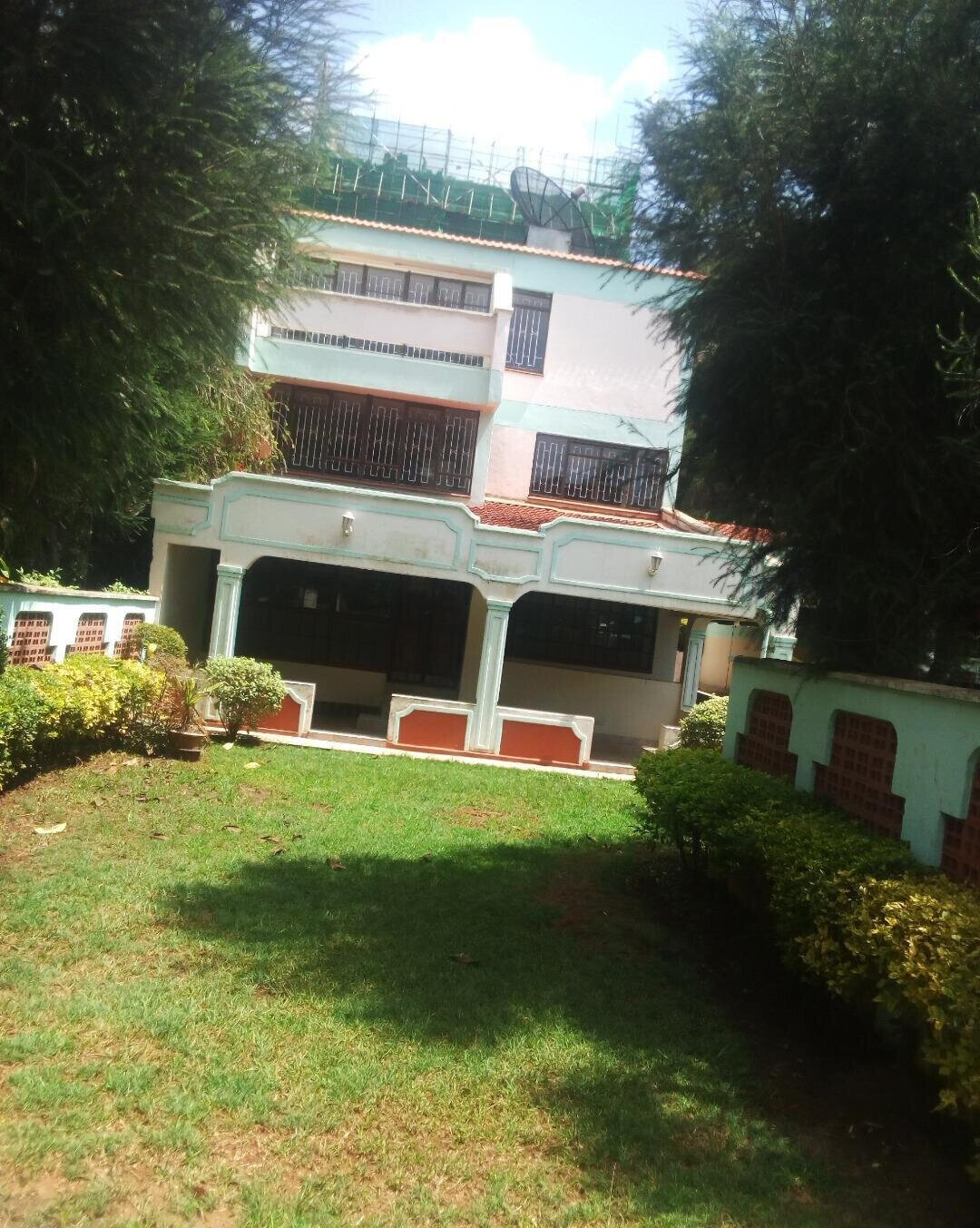 4BR Townhouse with Guest Room & DSQ in Secure Lavington Estate