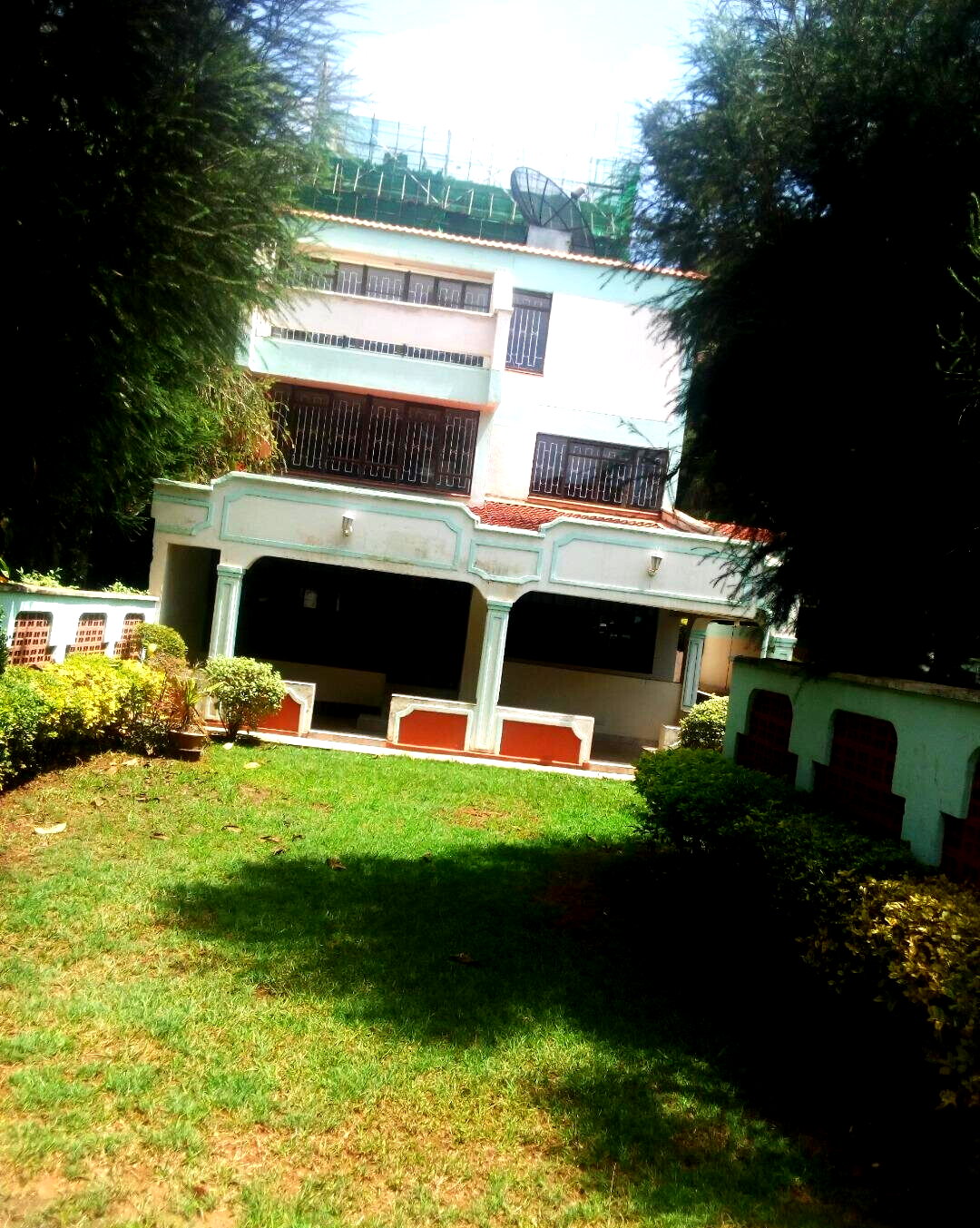 4BR Townhouse with Guest Room & DSQ in Secure Lavington Estate