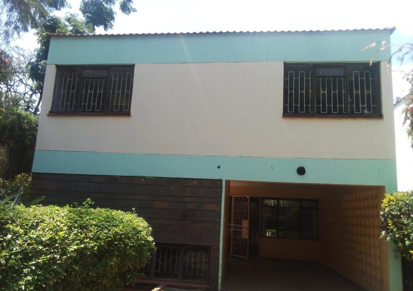 4BR Townhouse with Guest Room & DSQ in Secure Lavington Estate