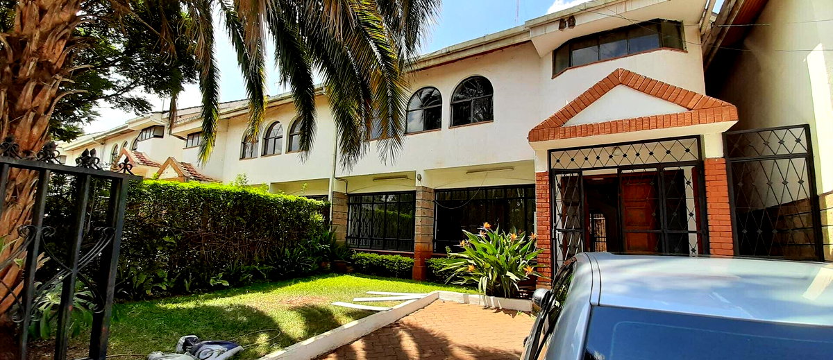 4BR Maisonette with DSQ & Wooden Floors - Westlands