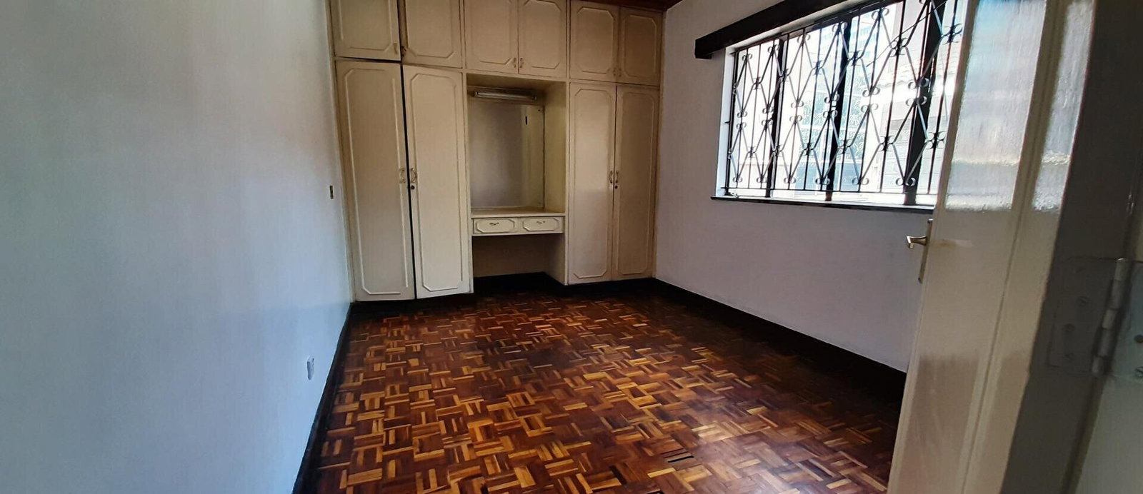 4BR Maisonette with DSQ & Wooden Floors - Westlands