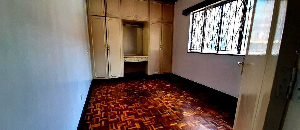 4BR Maisonette with DSQ & Wooden Floors - Westlands