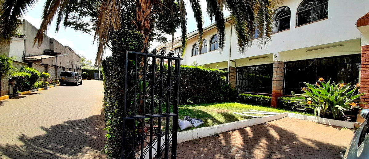 4BR Maisonette with DSQ & Wooden Floors - Westlands
