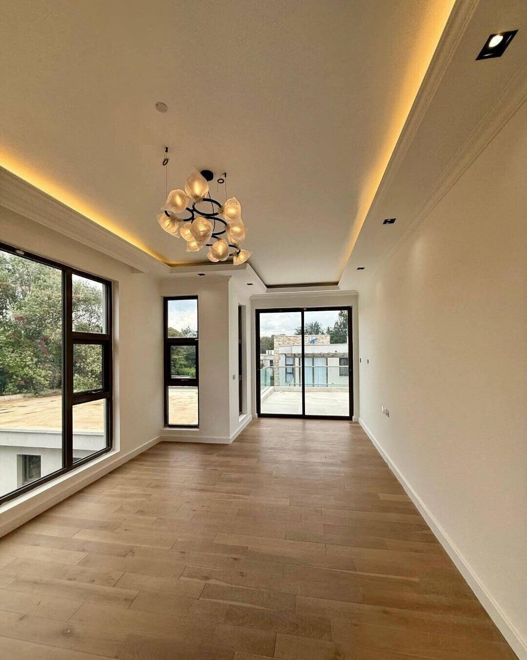 Half Acre 5BR Townhouse with Garden