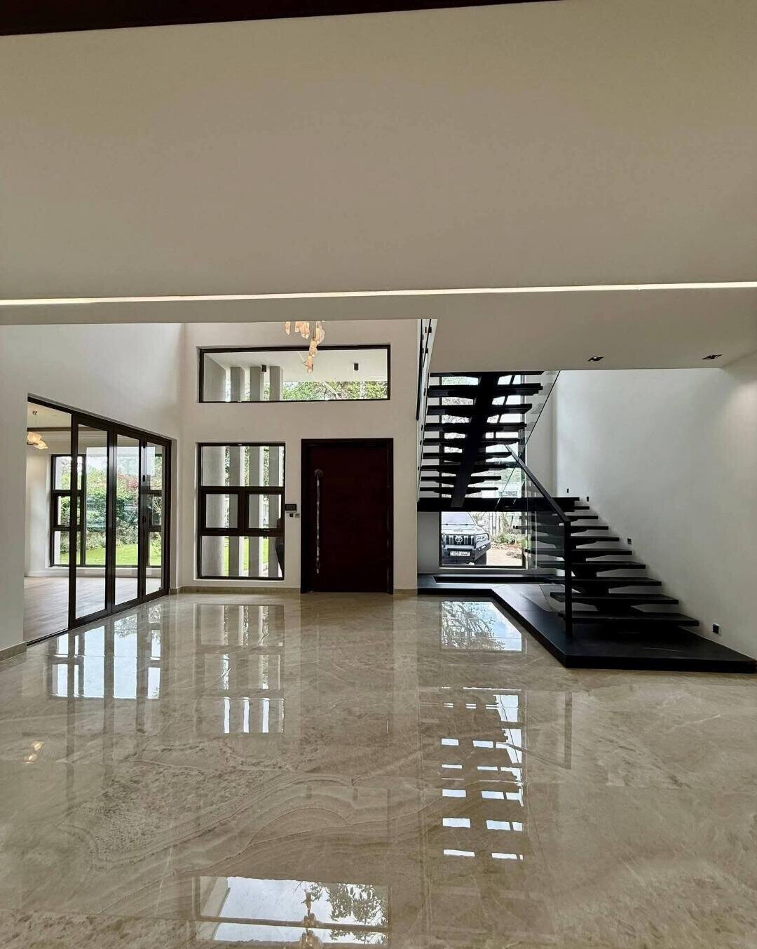 Half Acre 5BR Townhouse with Garden