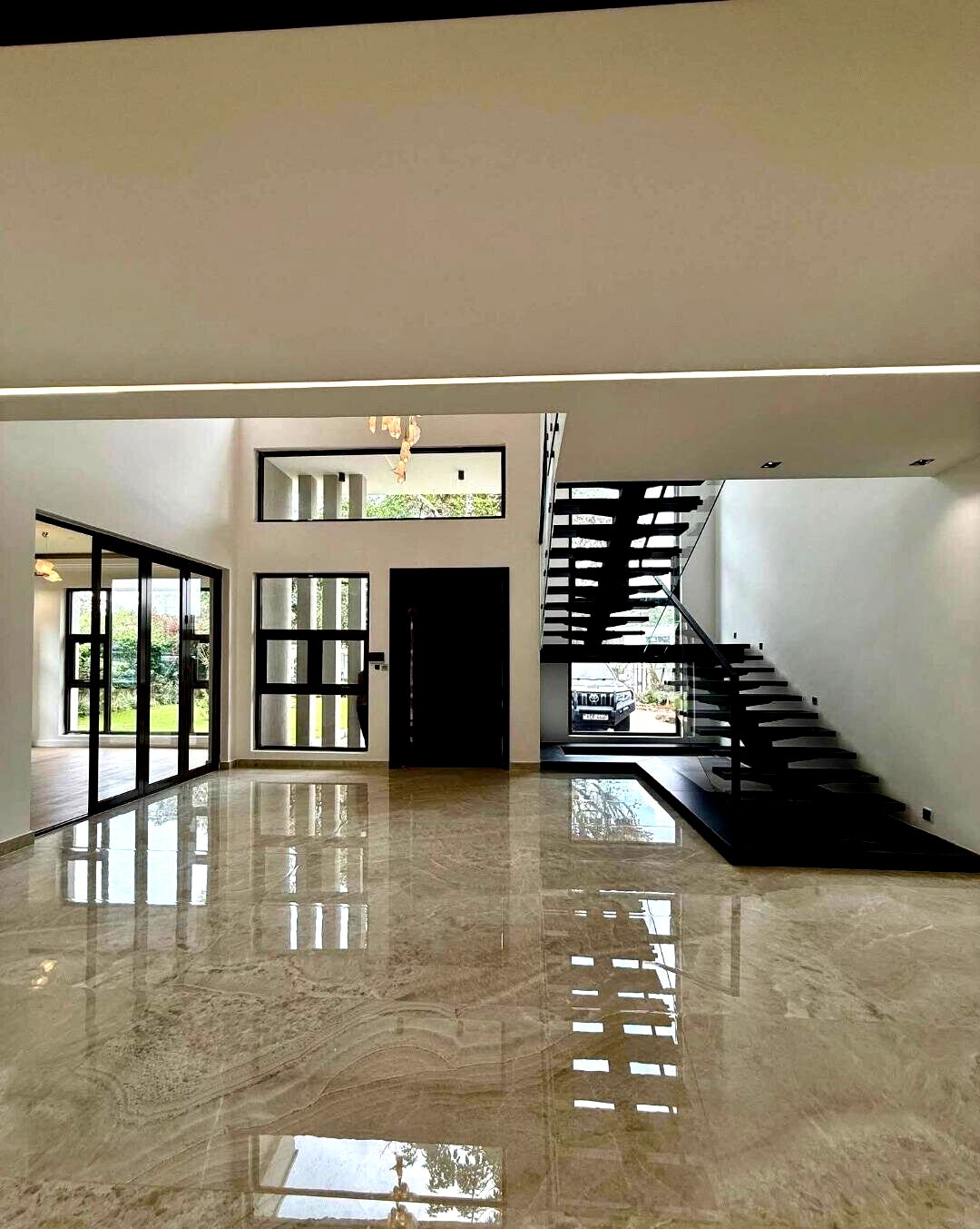 Half Acre 5BR Townhouse with Garden
