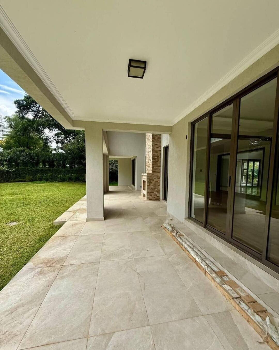 Half Acre 5BR Townhouse with Garden