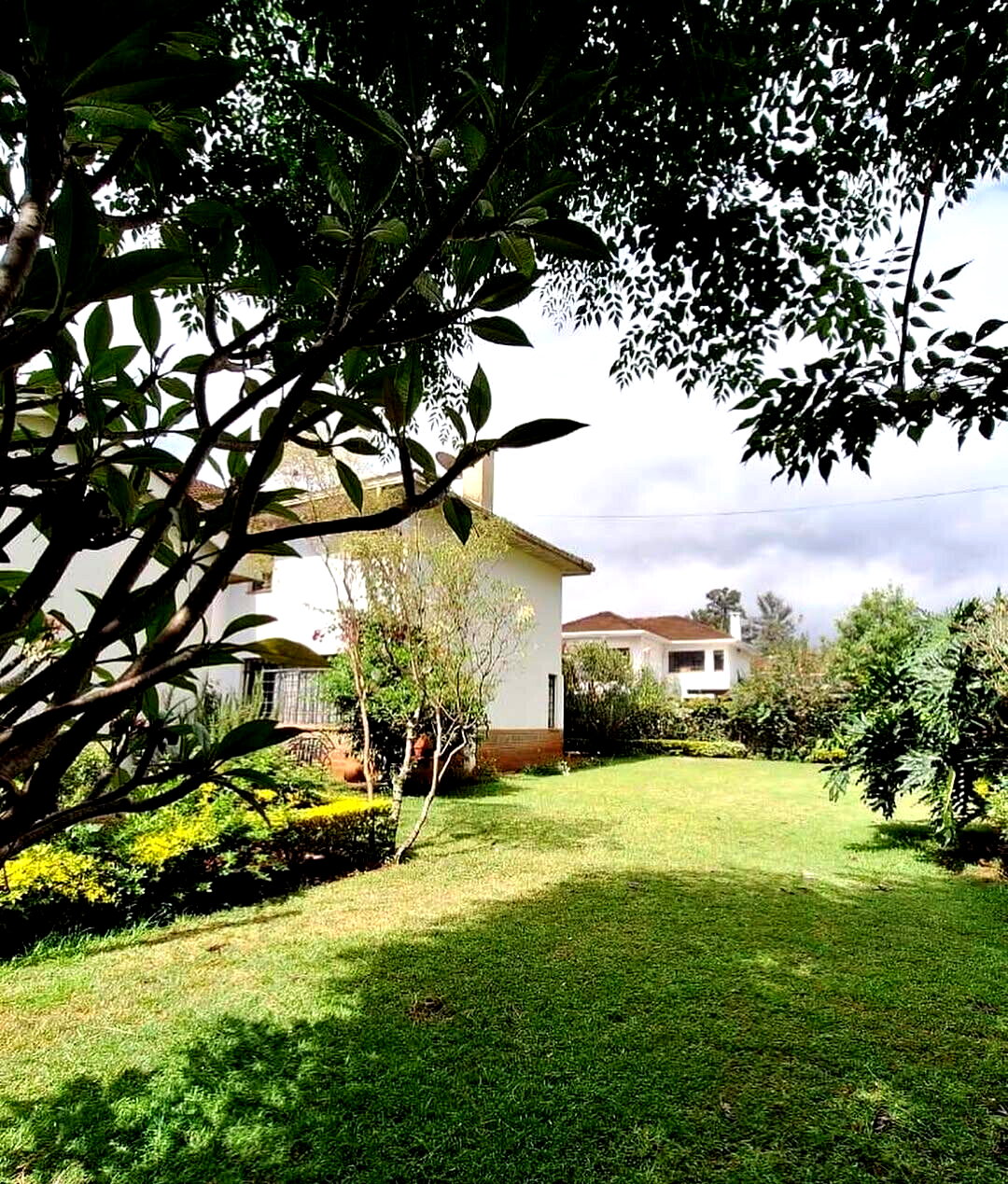 4-Ensuite Townhouse with Pool & Solar Power - Grevillea Grove, Westlands