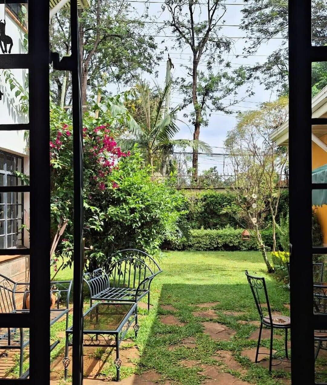 4-Ensuite Townhouse with Pool & Solar Power - Grevillea Grove, Westlands