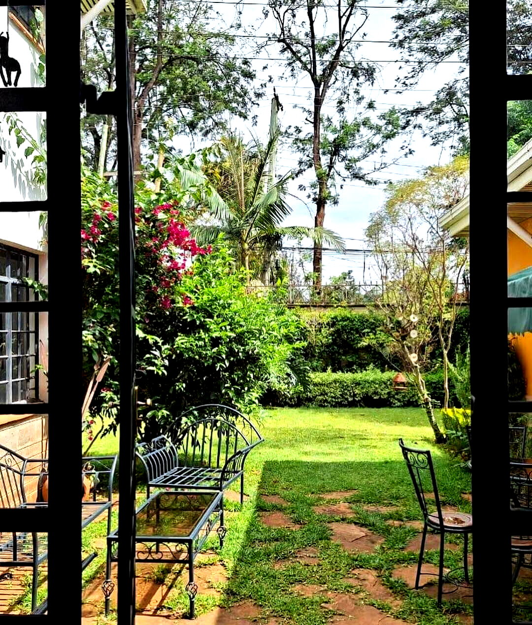 4-Ensuite Townhouse with Pool & Solar Power - Grevillea Grove, Westlands