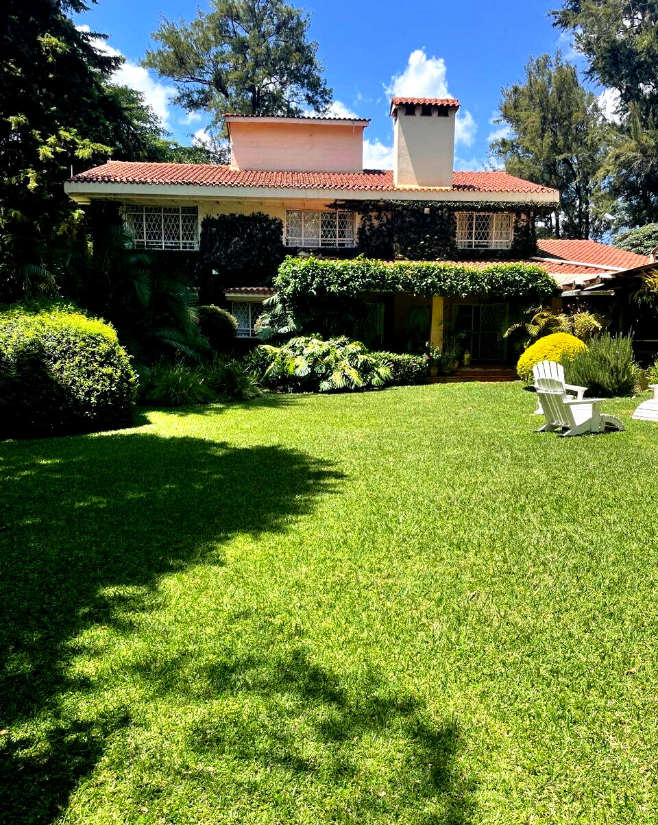 6BR Townhouse on 1 Acre with 3 Garages & Servant Quarters - Runda