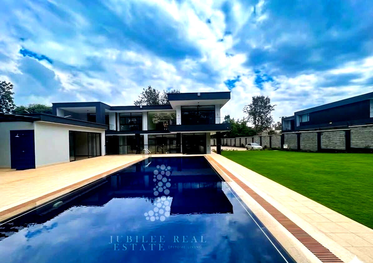 6BR Luxury Villa with Garden