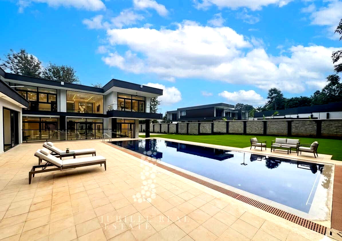6BR Luxury Villa with Garden
