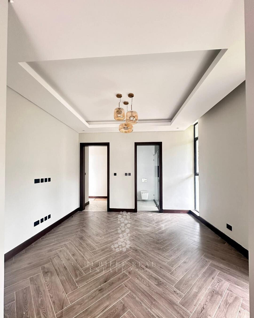 6BR Luxury Villa with Garden