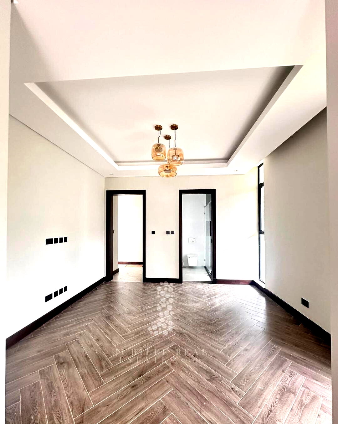 6BR Luxury Villa with Garden