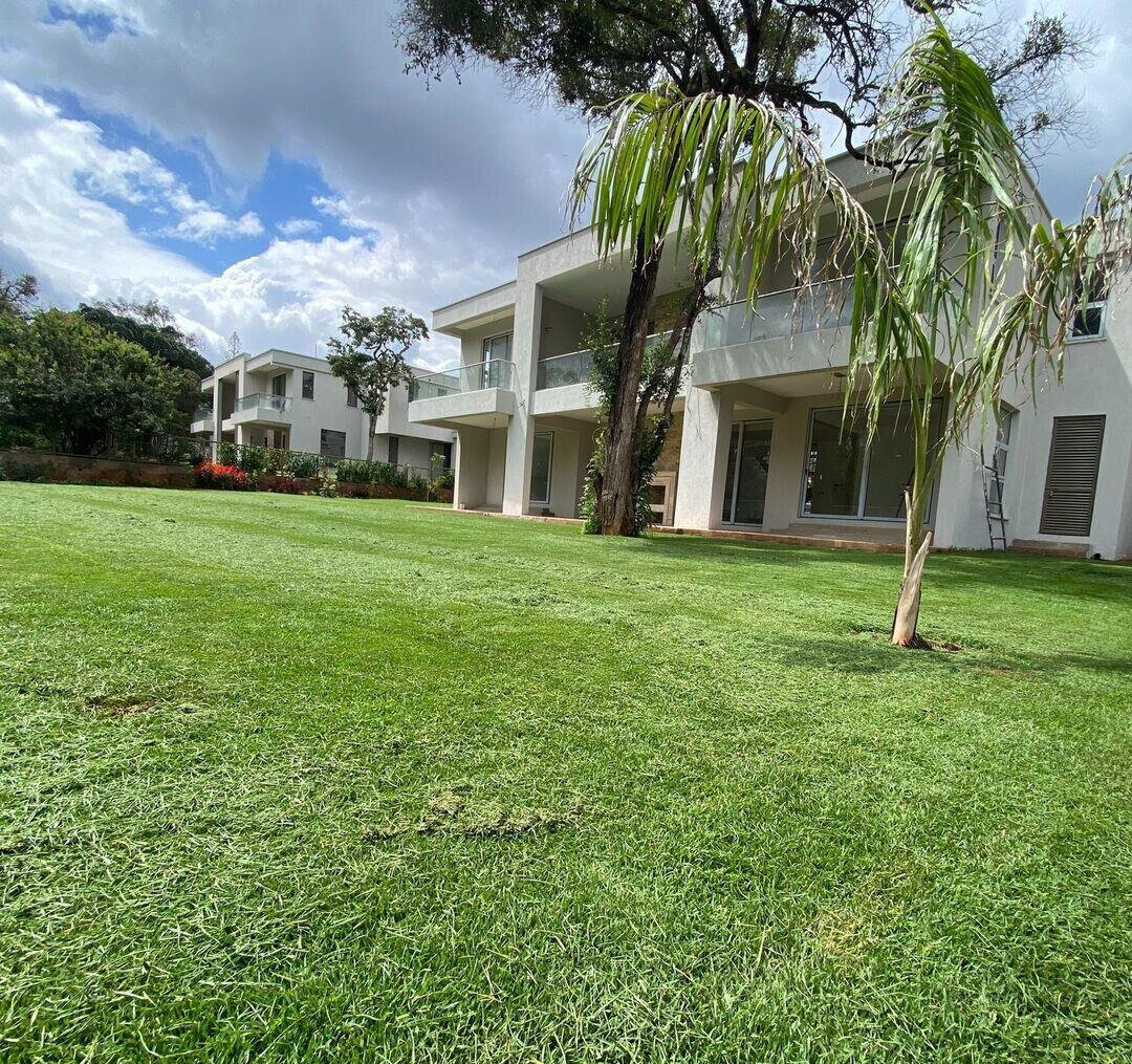 Contemporary 5-Ensuite Villa with Pool & Mature Trees – Karen