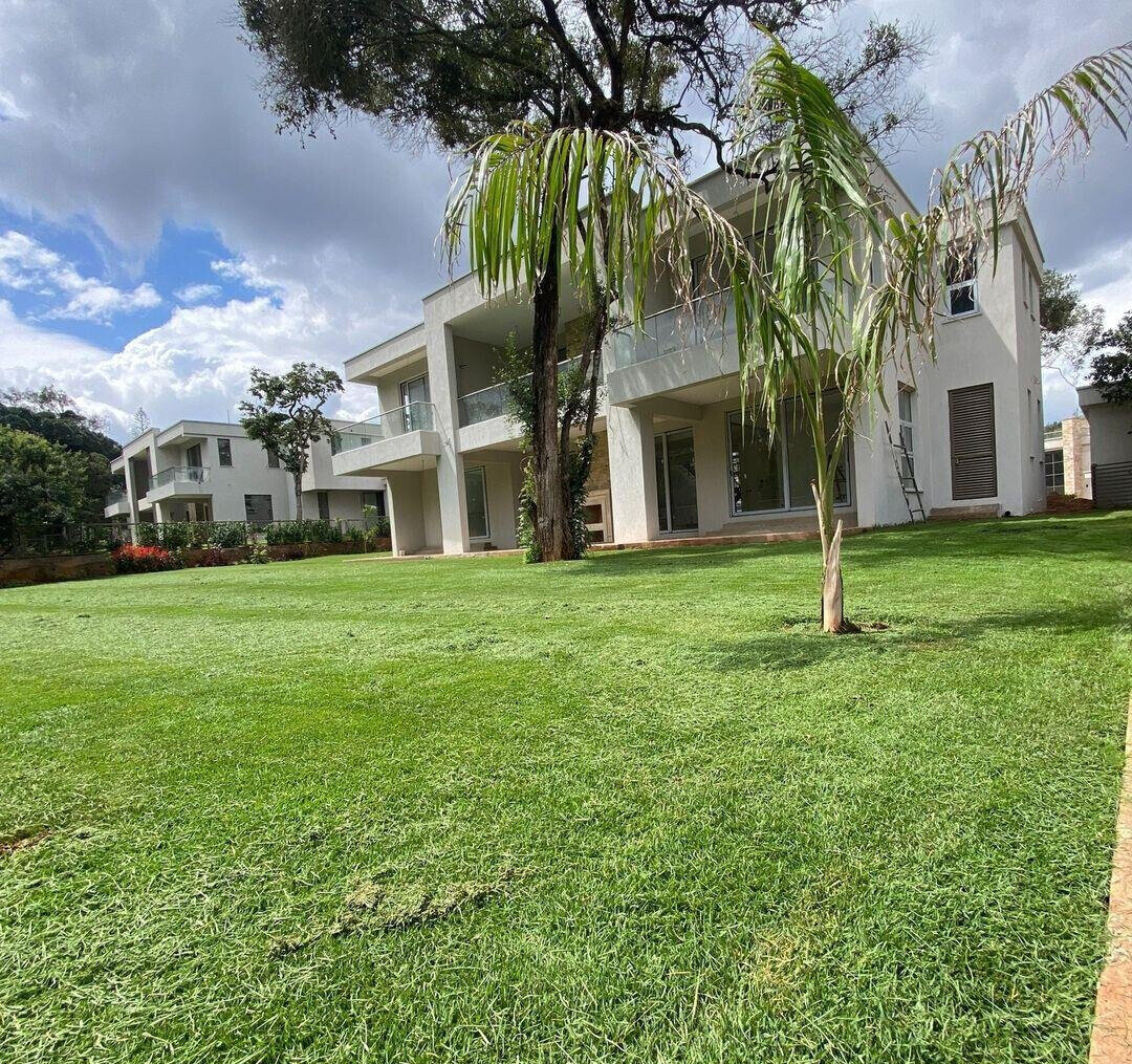 Contemporary 5-Ensuite Villa with Pool & Mature Trees – Karen