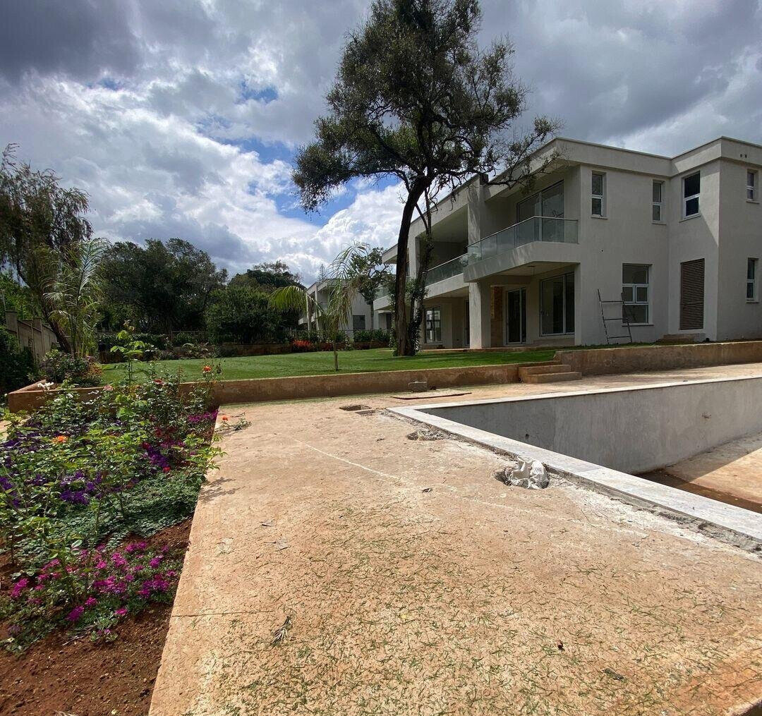 Contemporary 5-Ensuite Villa with Pool & Mature Trees – Karen