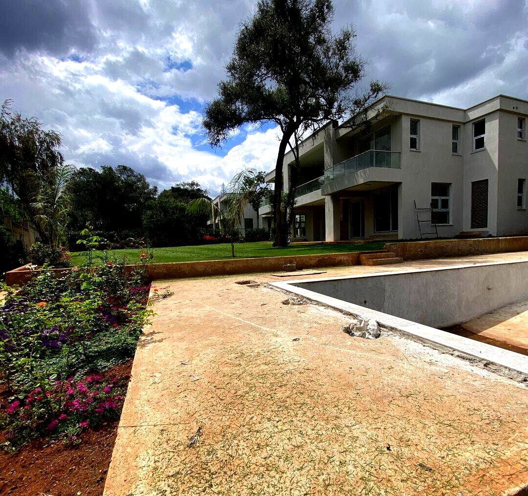 Contemporary 5-Ensuite Villa with Pool & Mature Trees – Karen