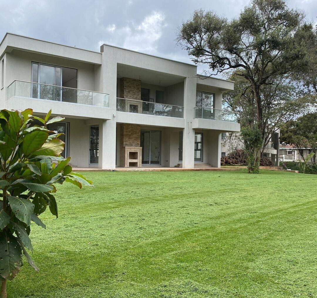 Contemporary 5-Ensuite Villa with Pool & Mature Trees – Karen