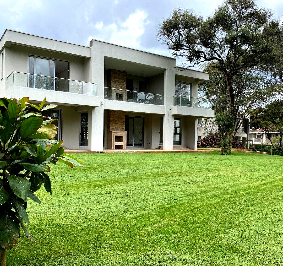 Contemporary 5-Ensuite Villa with Pool & Mature Trees – Karen