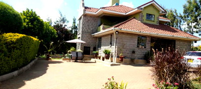 4-Ensuite Townhouse with DSQ & Cabro Driveway – Hardy, Karen