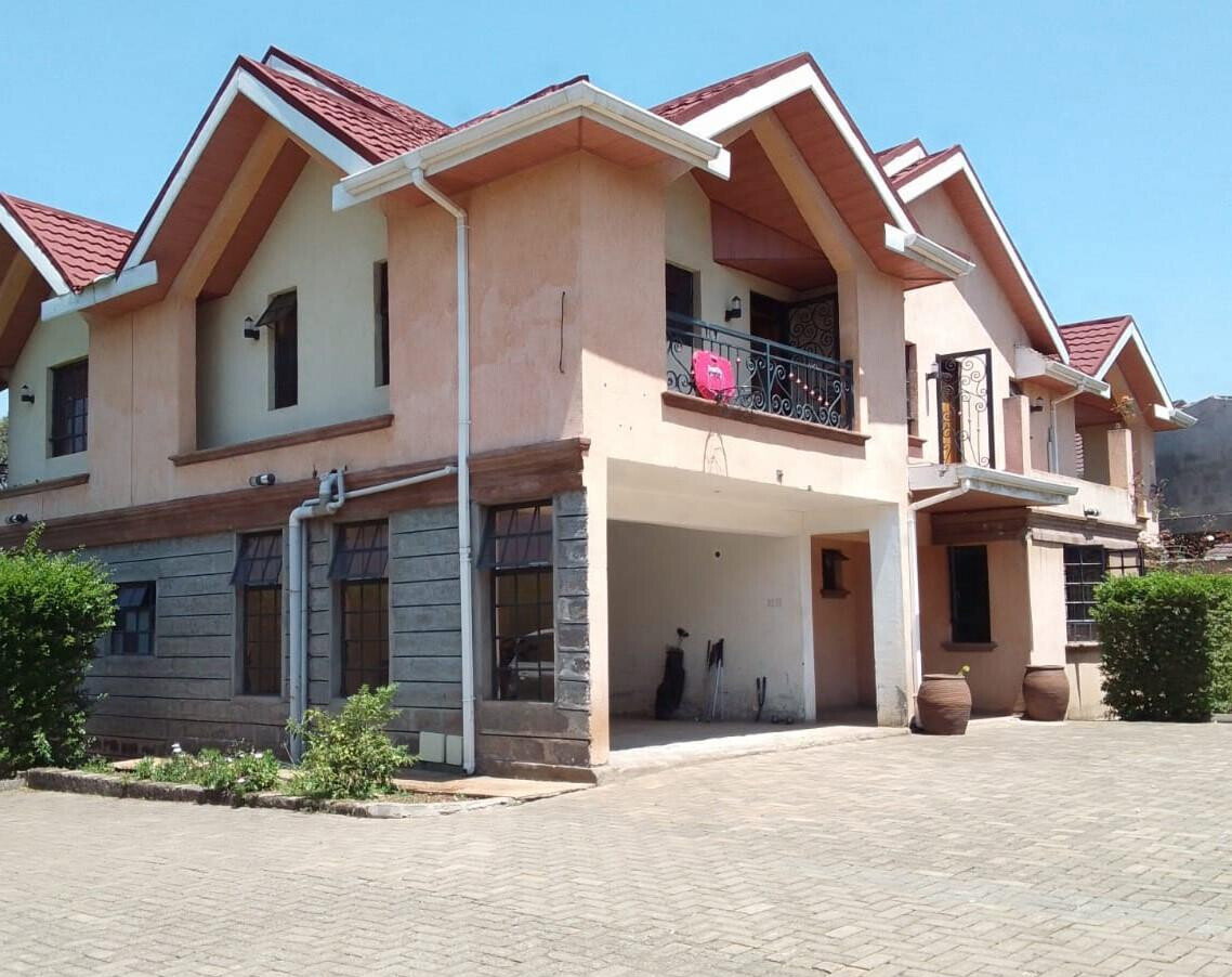4-Ensuite Townhouse with Spiral Staircase & DSQ on Half-Acre – Karen