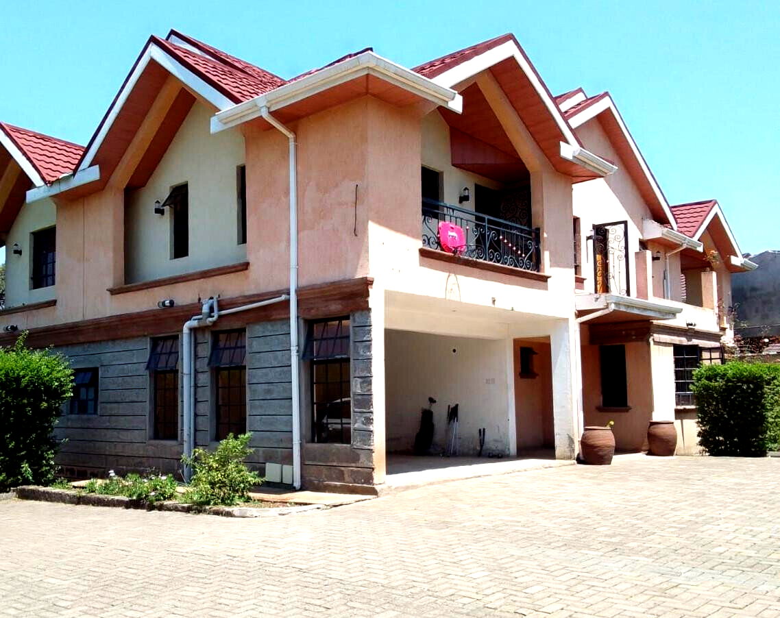 4-Ensuite Townhouse with Spiral Staircase & DSQ on Half-Acre – Karen