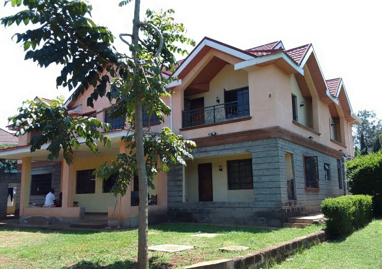 4-Ensuite Townhouse with Spiral Staircase & DSQ on Half-Acre – Karen