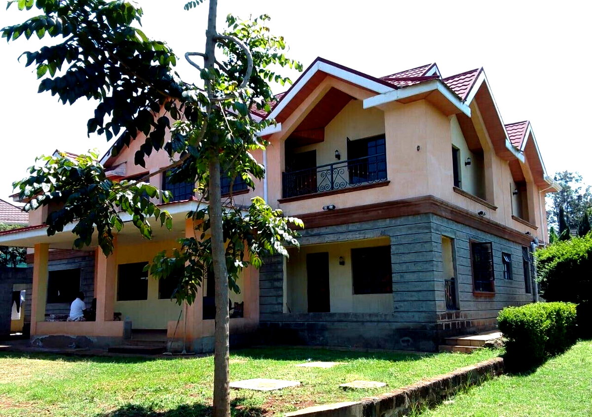 4-Ensuite Townhouse with Spiral Staircase & DSQ on Half-Acre – Karen