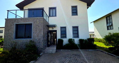 Luxury 4BR Townhouse with Garden