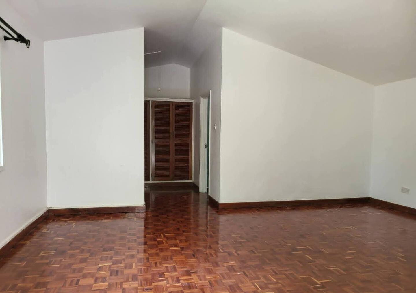 KSh 400K 4BR Hillview Home