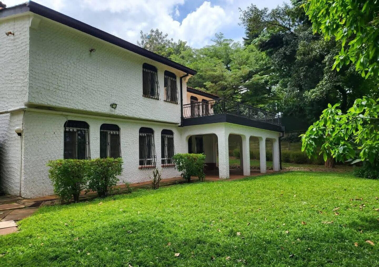 KSh 400K 4BR Hillview Home