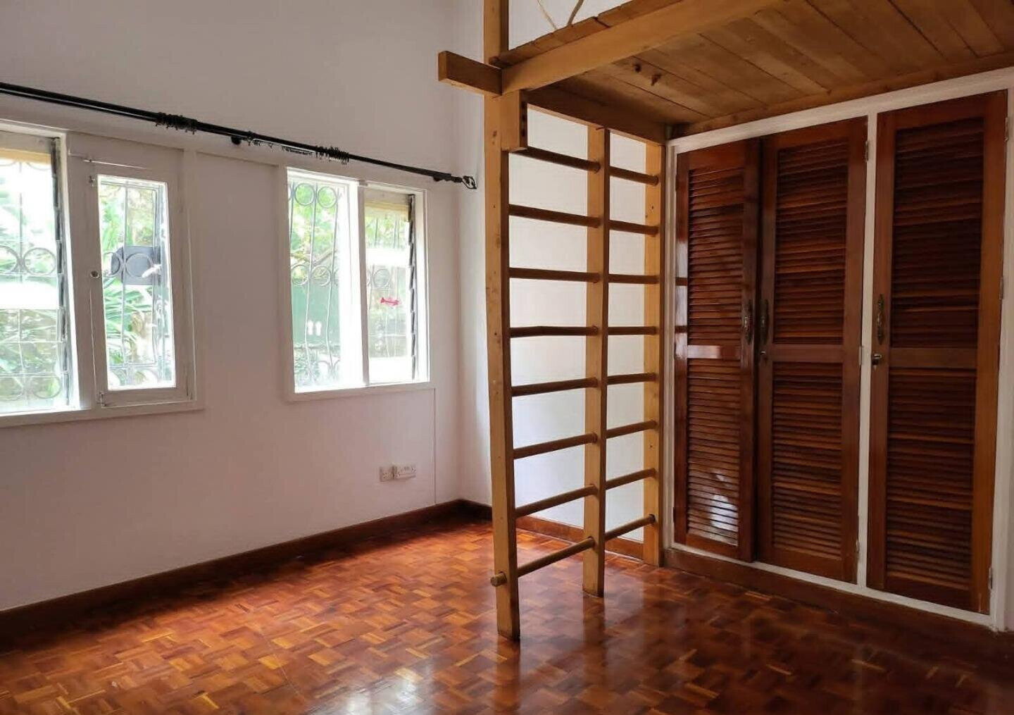 KSh 400K 4BR Hillview Home