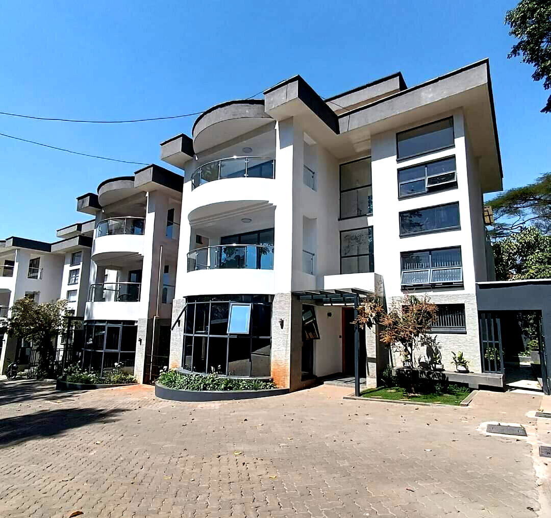 5BR Townhouse with Jacuzzi & Fireplace - Lavington