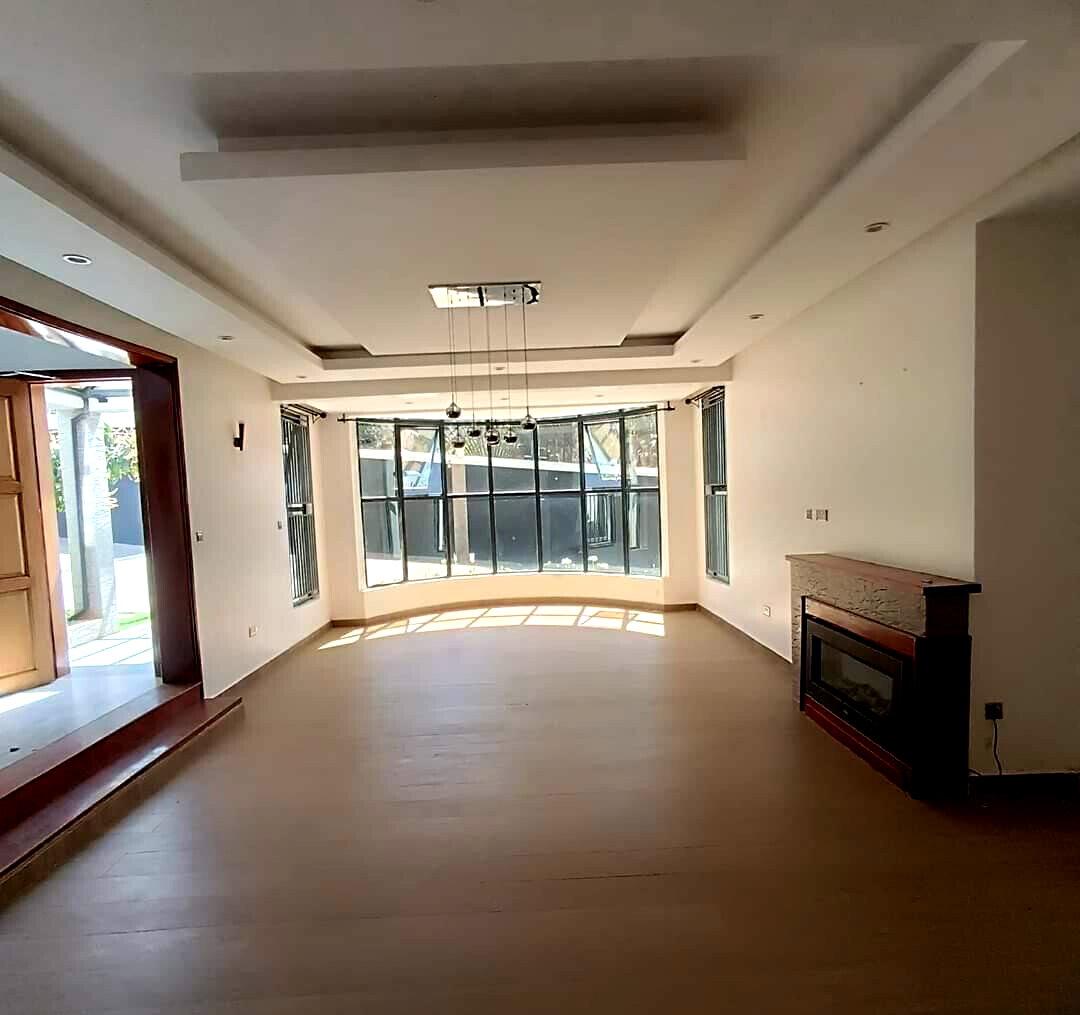 5BR Townhouse with Jacuzzi & Fireplace - Lavington