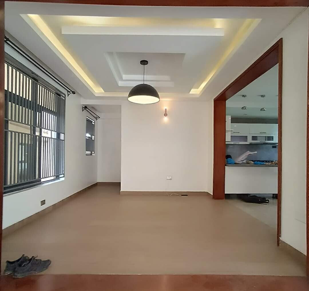 5BR Townhouse with Jacuzzi & Fireplace - Lavington
