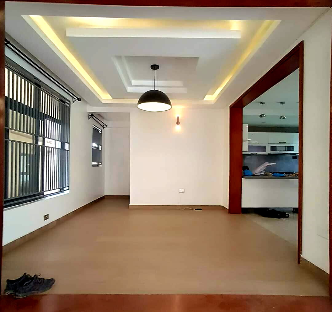 5BR Townhouse with Jacuzzi & Fireplace - Lavington