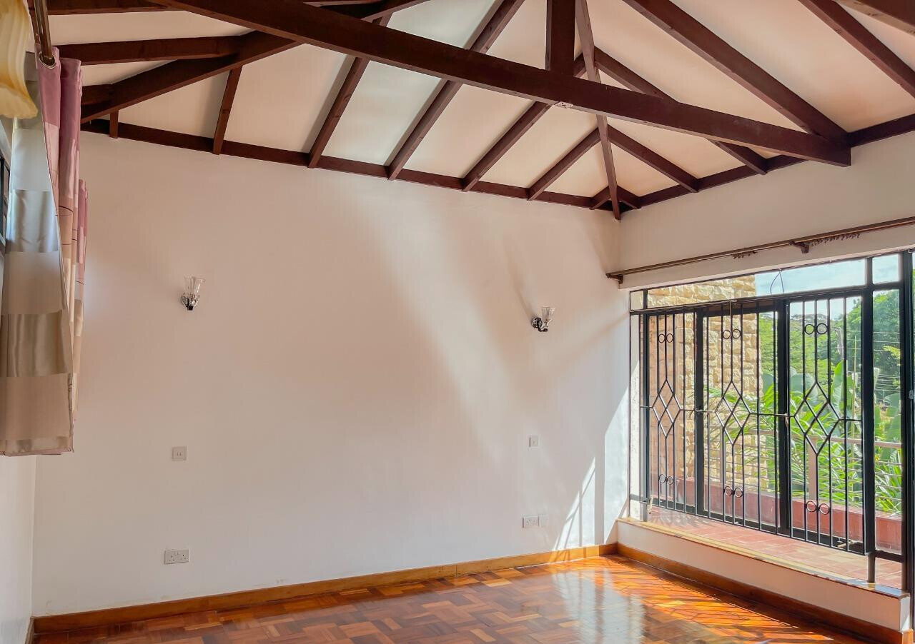 4-Ensuite Townhouse with Rooftop Terrace & Fireplace - Lavington