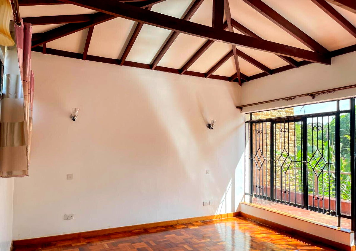 4-Ensuite Townhouse with Rooftop Terrace & Fireplace - Lavington