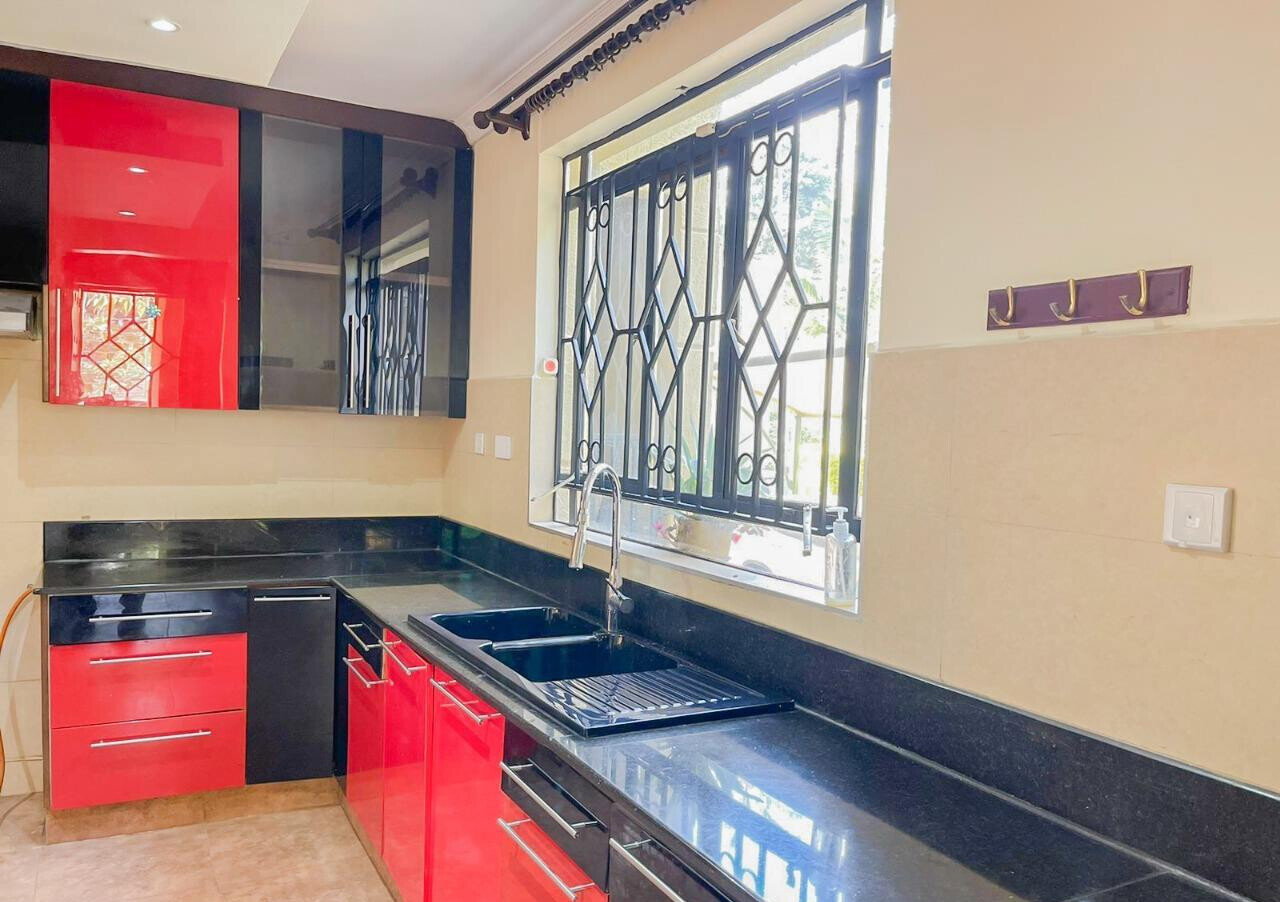 4-Ensuite Townhouse with Rooftop Terrace & Fireplace - Lavington