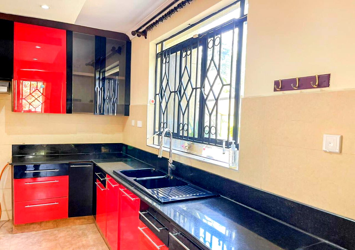 4-Ensuite Townhouse with Rooftop Terrace & Fireplace - Lavington