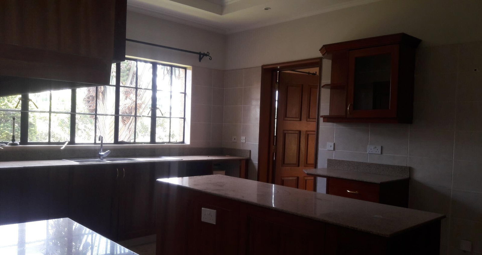 5BR All-Ensuite Townhouse with Big Garden & Fireplace - Runda