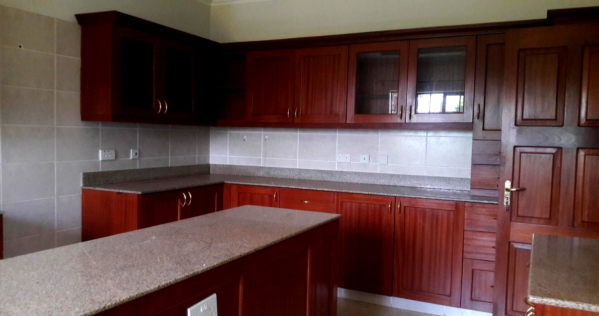 5BR All-Ensuite Townhouse with Big Garden & Fireplace - Runda