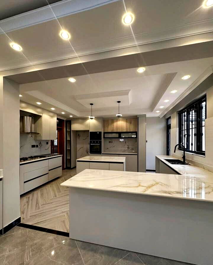 6BR Standalone Townhouse with Private Garden & DSQ - Runda